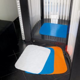 TAPIS EN NON TISSE BLEU (lot 100)